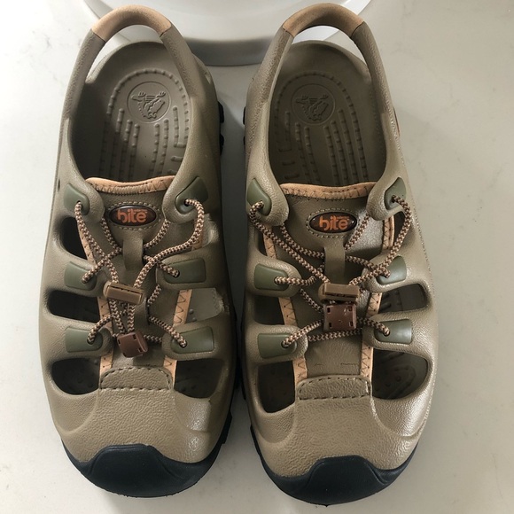 Crocs Sz 8 “Bite Collection” Good condition Mens size 6 - Picture 2 of 8